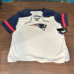 NWT  NFL  Fanatics Women’s Foiled New England Patriots Logo  Soft Feel Jersey